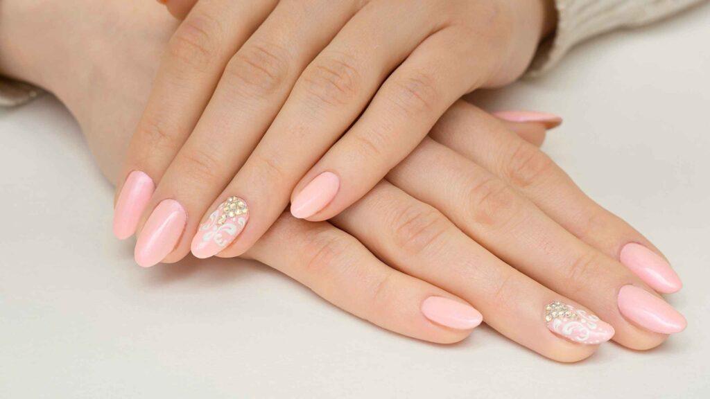 Unhas delicadas e resistentes